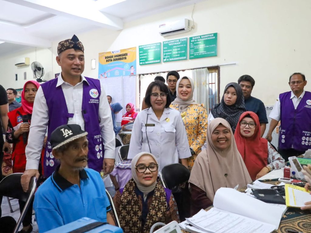 Wali Kota Surabaya, Eri Cahyadi, kunjungi Posyandu Wethan Ceria di RW 01 Manukan Lor, Kelurahan Banjar Sugihan, Kecamatan Tandes, Surabaya, Rabu (29/4/2026).