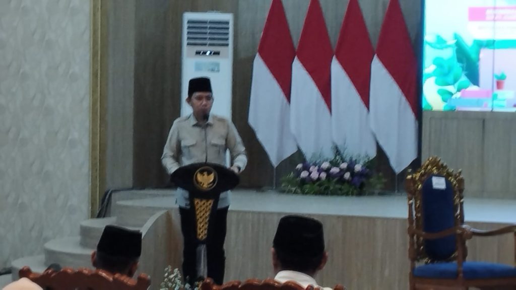 Bupati Jember Muhammad Fawait saat memberikan sambutan di hardiknas 2026.Foto Edi Mulyono