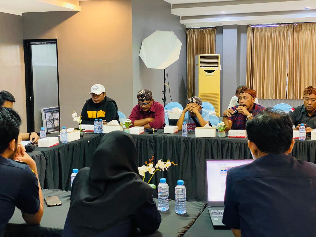 Imam Rusdian Perwalian Jarak Saat Audensi Di Kantor Bea Cukai.(Foto:Mufida).