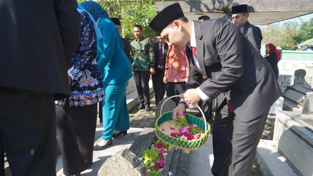 Bupati Mojokerto Muhammad Albarraa