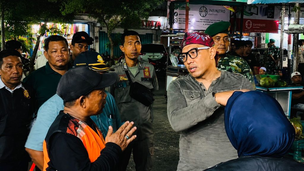 Hermanto Sekertaris Dishub saat di lapangan. (Foto : Mufida)