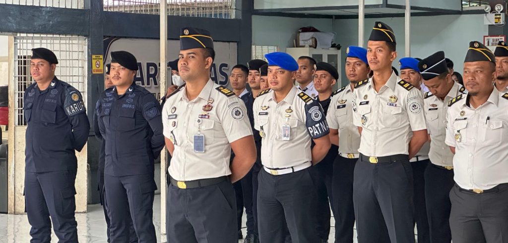Petugas gabungan gelar razia kamar dan tes urine di Lembaga Pemasyarakatan Kelas IIB Tanjung Pati. Jum'at (8/5/2026) (Foto : Dioni /Gonews.id)
