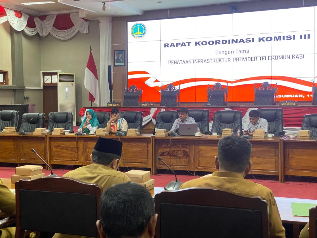Caption : Suasana Ruang Rapat DPRD Kota Pasuruan Saat Rapat Kordinasi Bersama Provider.(Foto:Mufida)