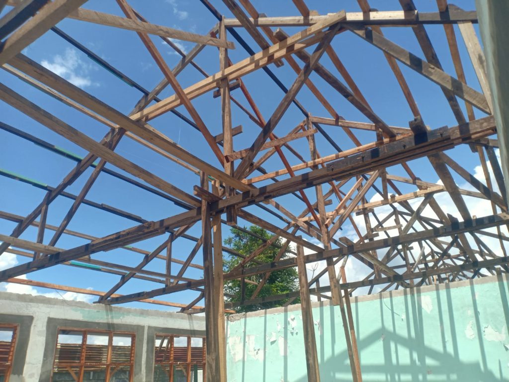 Proyek Revitalisasi SMA N 1 X Koto Singkarak Disorot, Klarifikasi Kepala Sekolah Tak Kunjung Didapat Proyek revitalisasi SMA Negeri 1 X Koto Singkarak senilai Rp2,5 miliar yang menjadi sorotan publik. Selasa (12/5/2026) (Foto : Dioni/Gonews.id)