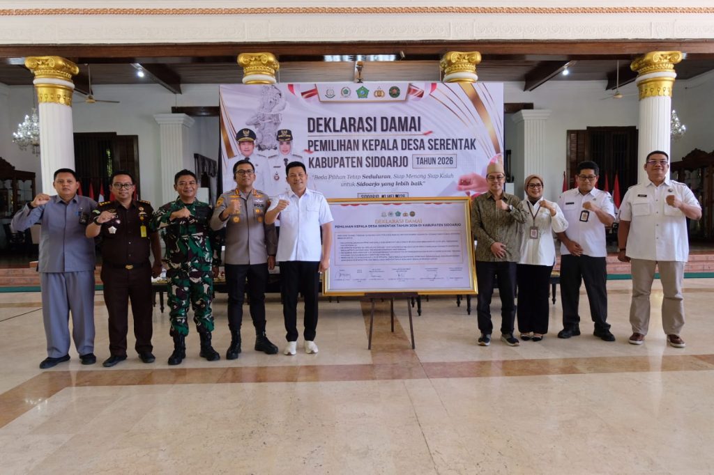 Bupati Sidoarjo H.Subandi bersama Kapolresta Sidoarjo,Dandim 0816,Ketua DPRD Sidoarjo,Kepala Kejaksaan Sidoarjo menggelar Deklarasi Damai jelang Pilkades serentak