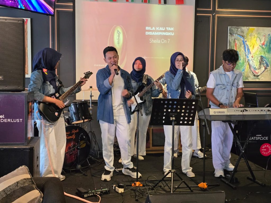 gelaran “Ekspresiku” di One Deck Gastropub, ARTOTEL Hayam Wuruk Surabaya, Minggu (17/5)