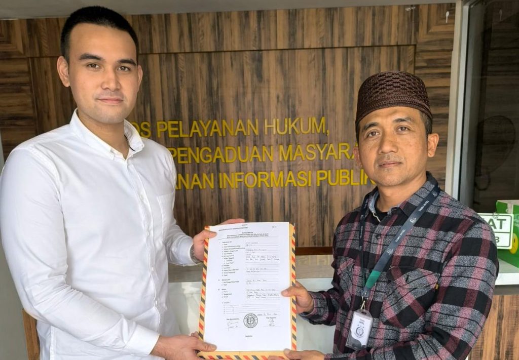 Wiwit Haryono saat melaporkan dugaan pungli KOPERTAIS IV di Kejaksaan Agung.