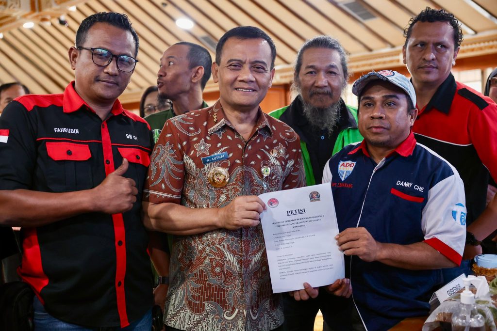 Luthfi Janji Kawal Payung Hukum Driver Ojol Gubernur Jateng Ahmad Luthfi saat menerima audiensi perwakilan pengemudi ojol roda dua dan roda empat di kantornya (GOnews.id)