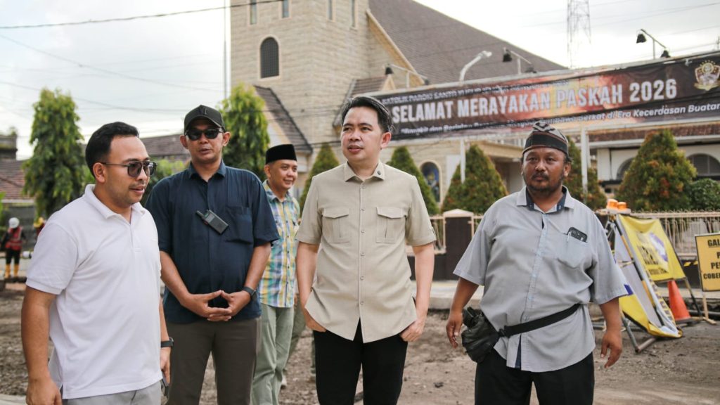 Street Food Jember Disiapkan Jadi Wajah Baru Kota Bupati Jember Muhamad Fawait saat tinjau area street food foto Istimewa