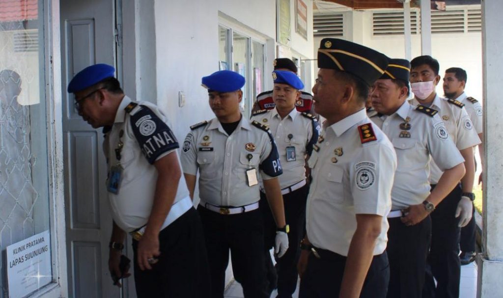 Kabid Patnal Kanwil Ditjenpas Sumbar Sidak Lapas Muaro Sijunjung, Tekankan Penguatan Kepatuhan Internal Kabid Patnal Kanwil Ditjenpas Sumbar, Irpan, bersama Kalapas Muaro Sijunjung Ahmad Junaidi, A.Md.IP., S.H., M.M. dan jajaran saat melakukan sidak di lingkungan Lapas Kelas IIB Muaro Sijunjung, Senin (26/5/2026). (Foto: Dioni/Gonews.id)