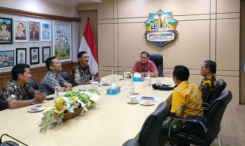 Kadisdik Jatim Siap Gandeng JMSI Bahas Pendidikan Kepala Dinas Pendidikan (Kadisdik) Jawa Timur, Aries Agung Paewai saat menyambut ketua dan pengurus JMSI Jatim, Kamis (28/5/2026) (dok.JMSI Jatim)