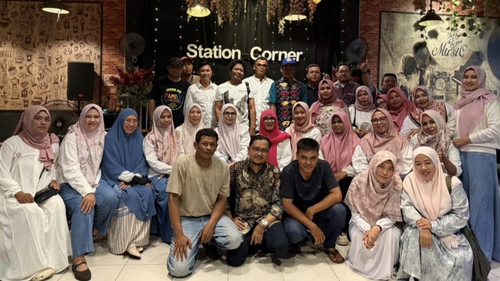 Reuni dan halal bihalal Asoka 95 SMPN 10 Banjarmasin berlangsung hangat penuh nostalgia dan semangat persaudaraan.