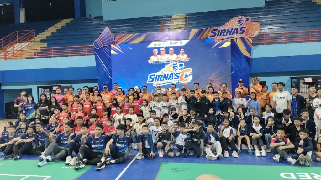 Suasana pembukaan Sirkuit Nasional (Sirnas) C Bulutangkis di GOR Kudungga, Sangatta, Senin (11/5/2026). (Wahyudi/GOnews.id)