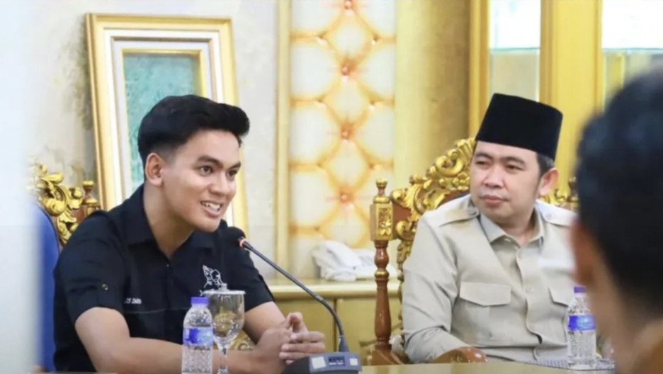 Bupati Jember Gus Fawait Pesan Gus Ning Jember: Jangan Minder, Jadilah Generasi Pembawa Manfaat Gus ning jember saat temui bupati jember Muhamad Fawait. Foto diskominfo