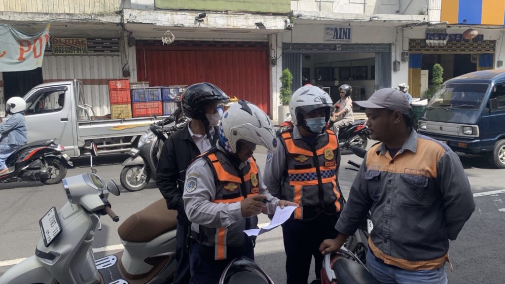 Monev juru parkir resmi yang dilakukan Dinas Perhubungan Kota Mojokerto setiap hari