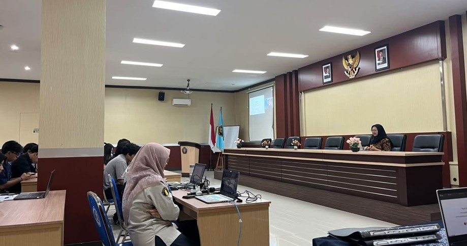 Prodi Ilmu Kelautan FPIK UB Gelar 3 in 1 Program Bersama Akademisi Malaysia, Bahas Mikroorganisme untuk Bioremediasi Limbah FPIK UB gelar program internasional bersama akademisi Malaysia di Auditorium Lantai 8 FPIK UB (dok. FPIK UB)