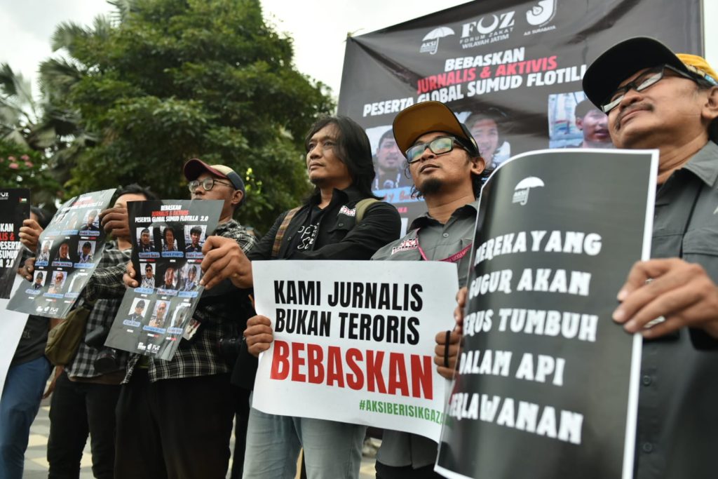 Pers Surabaya Desak Pembebasan Jurnalis di Gaza Aksi solidaritas Komunitas Pers Surabaya di Taman Apsari, Surabaya, Kamis (21/5/2026).