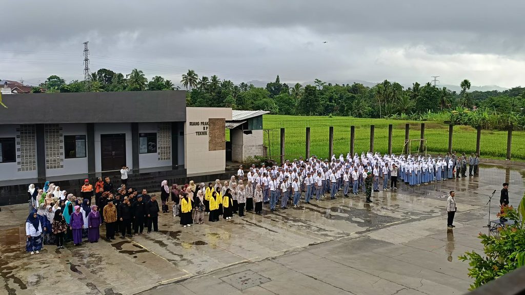 Prosesi Upacara Peringatan Hari Pendidikan Nasional. (gonews.id)