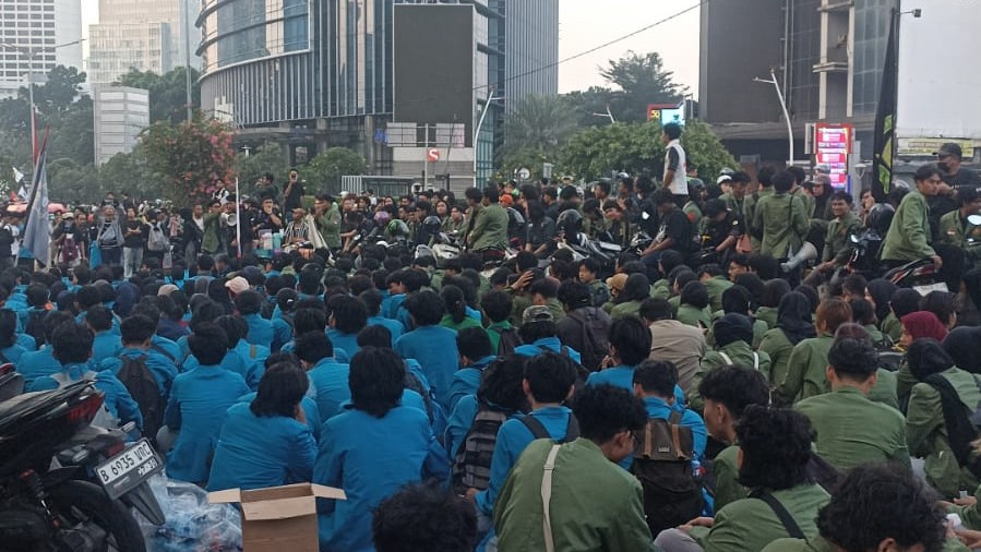Demo “Indonesia Bangkrut” Memanas di Bundaran HI