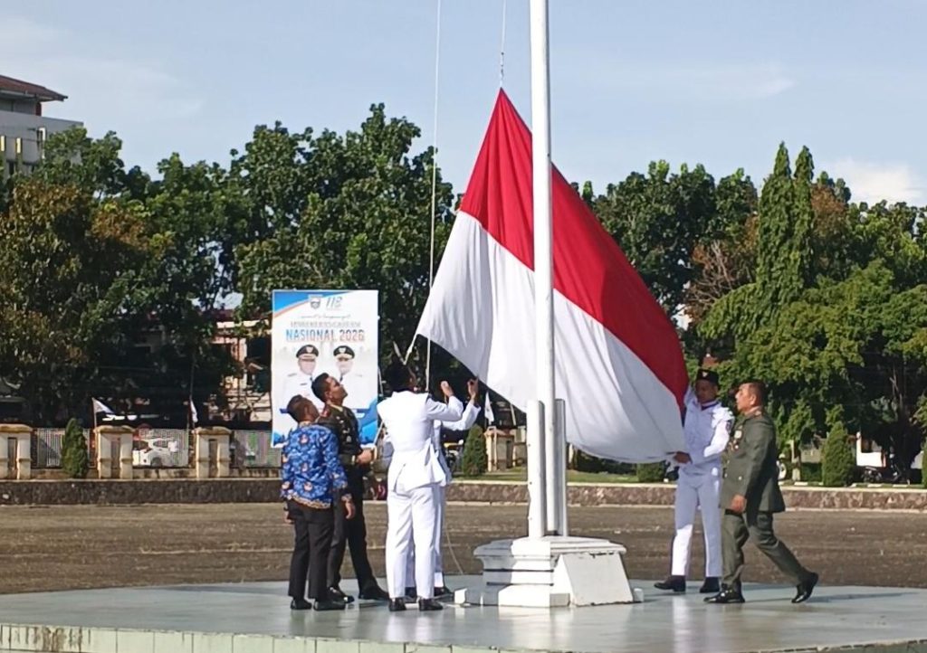 Dandim Pasaman Sigap Bantu Atasi Bendera Terlilit
