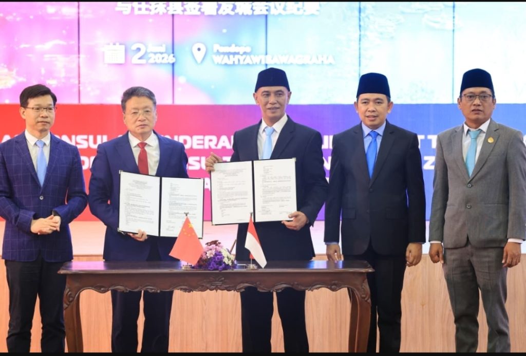 Jember Perluas Jejaring Global Lewat Jinhua Bupati Jember Muhamad Fawait bersama pj sekda dan Ketua DPRD Jember saat Terima kunjungan Delegasi Kota Jinhua.foto Diskominfo