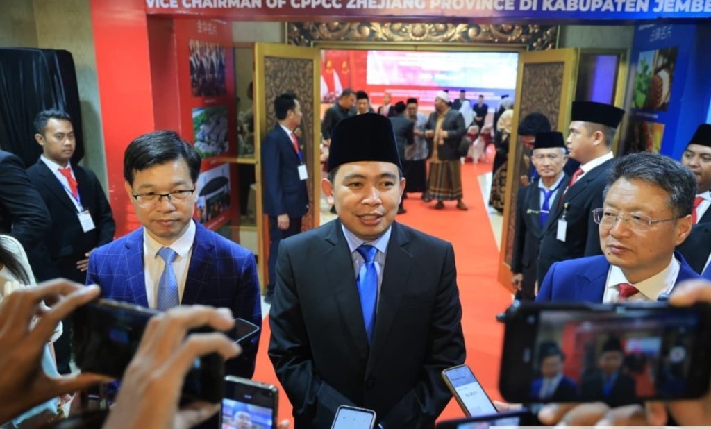 Bupati Jember Muhamad Fawait saat temui delegasi Jinhua China di pendopo wwg. Foto Diskominfo