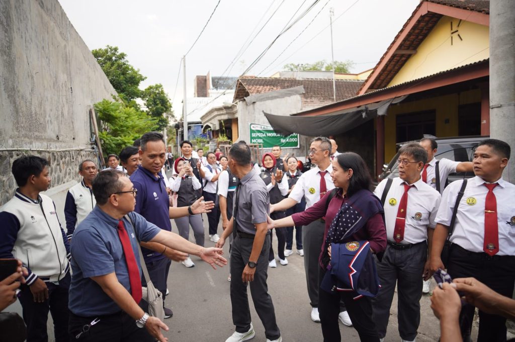 Atlet Peserta Kejuaraan Internasional Ksatria Nusantara PBTI Series Road to 8th Asian Taekwondo Indonesia Open Championship Saat City Tour di Kota Kediri