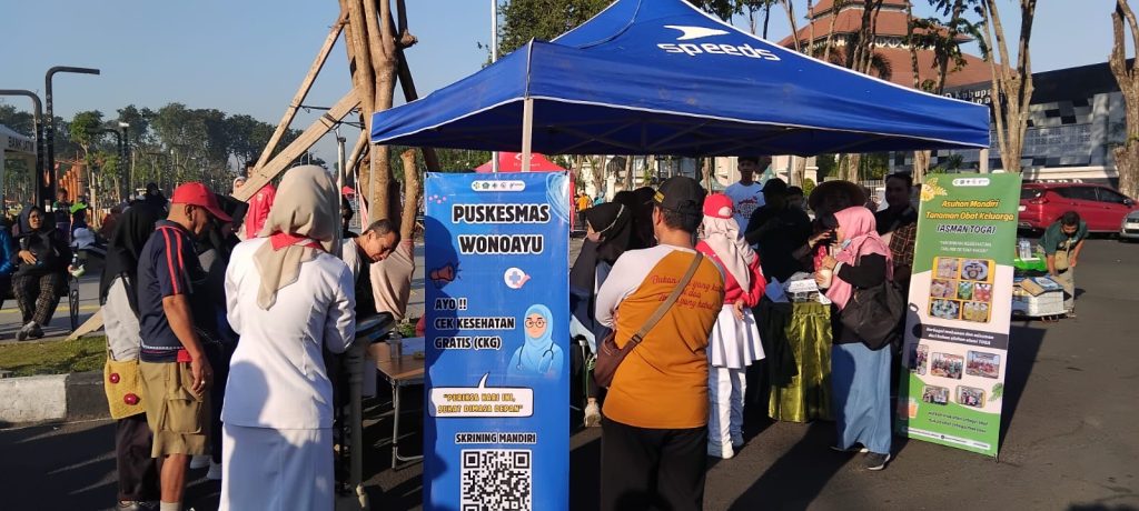 CKG dan UMKM Asman TOGA Semarakkan CFD Sidoarjo Layanan cek kesehatan gratis dari Puskesmas Wonoayu dan layanan pembayaran PBB oleh BPPD Kabupaten Sidoarjo pada kegiatan Car Free Day (CFD) di Alun-Alun Sidoarjo, Minggu (7/6/2026).