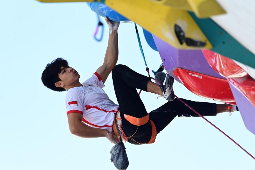Putra Tri Ramadani Ukir Emas Bersejarah di Praha Putra Tri Ramadani Atlet Panjat Tebing Putra Kediri Peraih Medali Emas World Climbing Series Praha 2026 yang berlangsung di Praha, Ceko.