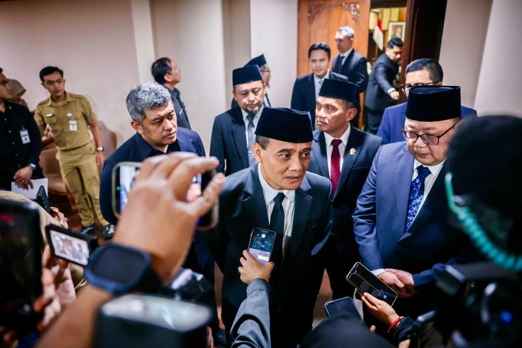 Gubernur Jateng Ahmad Luthfi saat menanggapi kasus yang menjadi perhatian publik usai Rapat Paripurna DPRD Provinsi Jawa Tengah, Senin (8/6/2026) (GOnews.id)