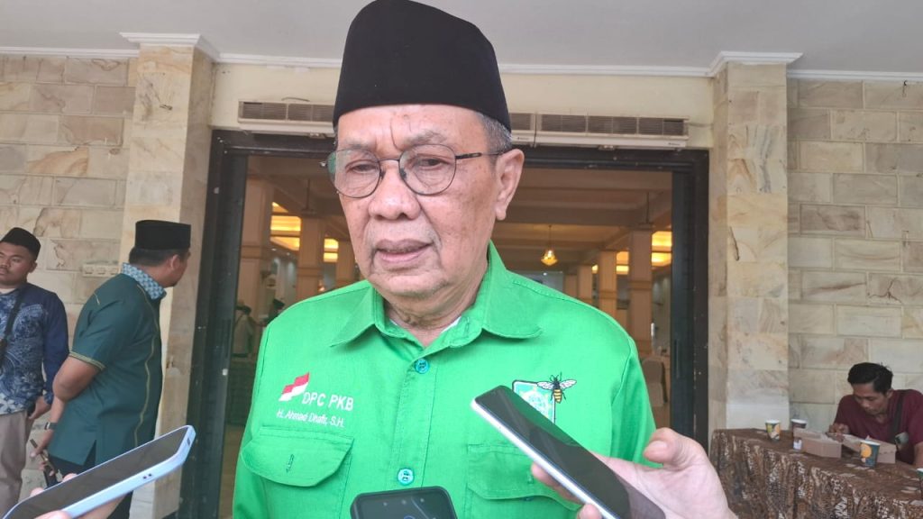 Ahmad Dhafir Kembali Nahkodai PKB Bondowoso H. Ahmad Dhafir, memberikan keterangan kepada awak media usai mendapat mandat dari DPP PKB pimpin DPC PKB Bondowoso. kamis (11/6/2026) (Doni/GOnews.id)
