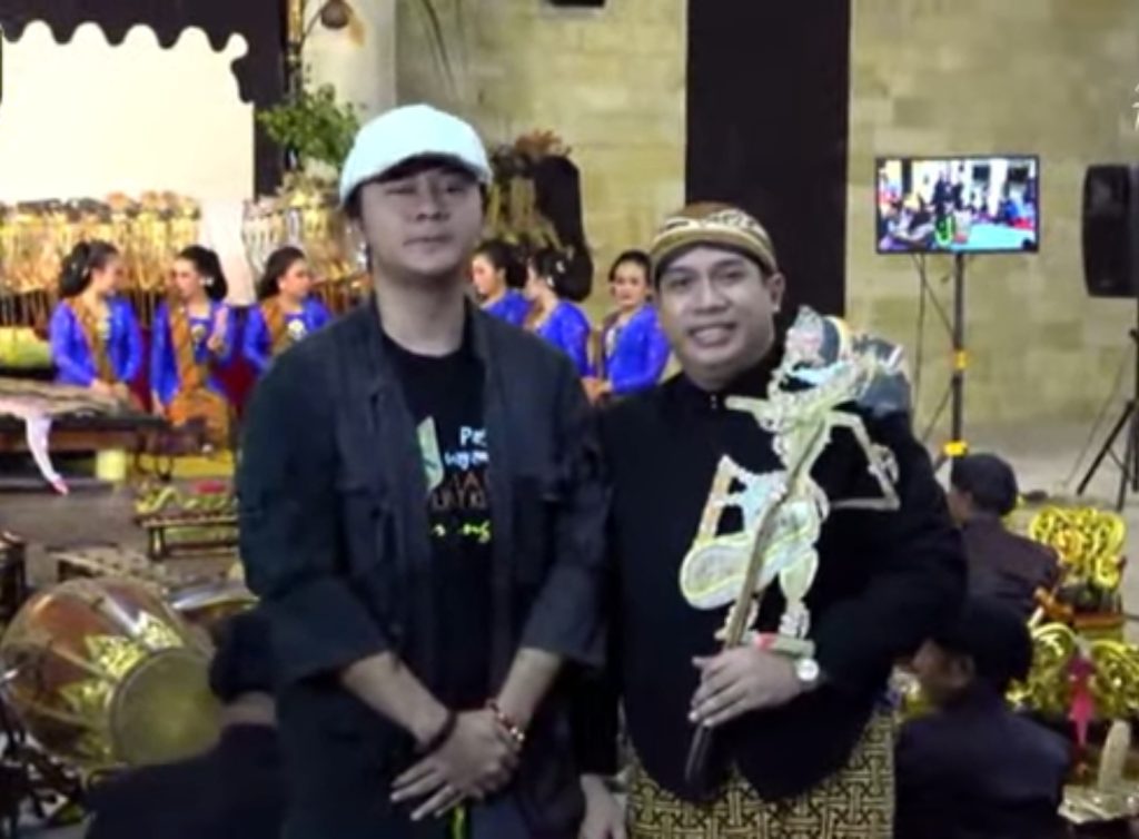 Malam Kliwon ke-337, Wayang Satukan Generasi di Semarang Ketua Teater lingkar Sindhunata Gesit dan Dalang muda Ki MPP Bayu Aji event budaya pagelaran wayang kulit Jumat Kliwon yang ke 337 (GOnews.id)