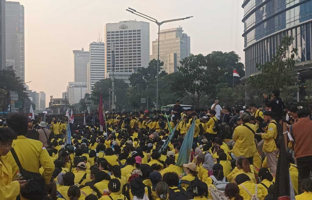 Mencari Titik Temu antara Kebijakan dan Kepentingan Rakyat