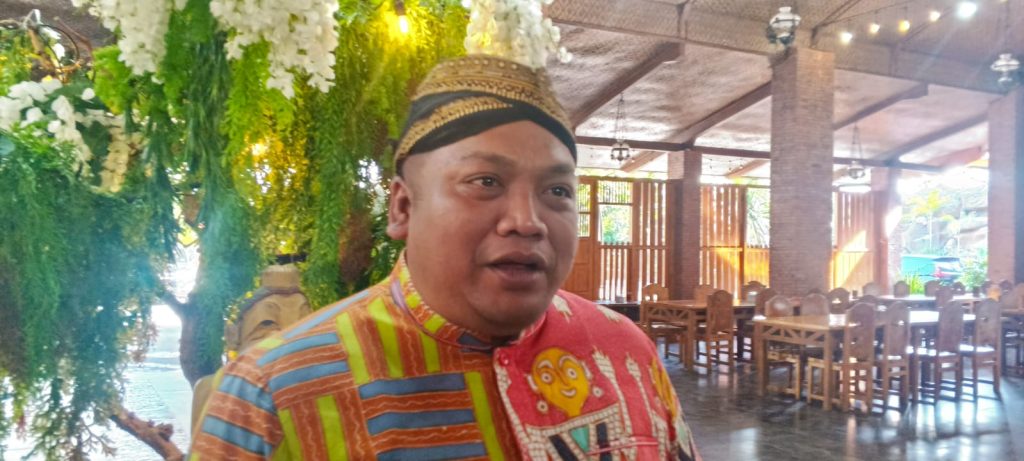 400 Banom NU Siaga Amankan Munas-Konbes di Ploso Wakil Koordinator Seksi Keamanan Munas-Konbes NU 2026, Muchamad Nabil Haroen saat memberi keterangan kepada wartawan (DR/GOnews.id)