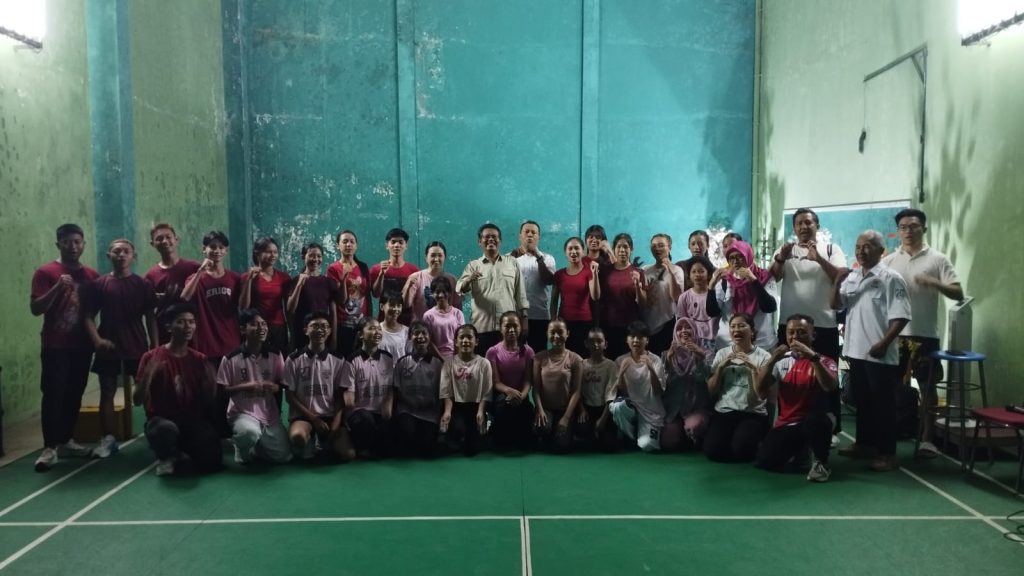 Fun Training IODI Jember Perkuat Semangat Atlet Ketua KONI JEMBER Ervan Friambodo tengah bersama pengurus dan atlit IODI jember. Foto Edi Mulyono