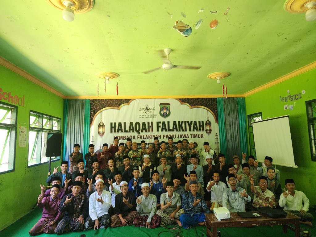 LF PWNU Jatim Gelar Halaqah Falakiyah Berbasis Digital Halaqah Falakiyah LF PWNU Jatim berbasis teknologi digital di Pondok Pesantren Al-Ishlahiyyah, Mayan, Mojo, Kediri (dok.LF PWNU Jatim)