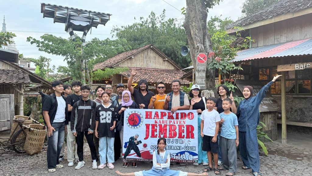 Hapkido Jember Sabet 8 Medali di Kejurda Jatim Banyuwangi Atlet beserta pelatih Hapkido Jember seusai ikuti kejuaraan di Banyuwangi. Foto istimewa