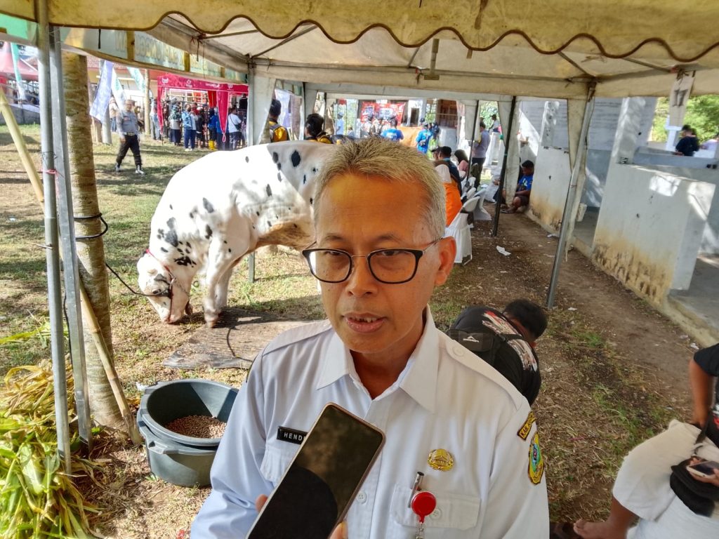 Exponak Bondowoso 2026 Bangkit Usai Vakum Panjang Kepala Dinas Peternakan dan Perikanan Kabupaten Bondowoso Hendrik Widotono Saat membuka Expo Peternakan dan Kontes Ternak 2026. ( Doni/Gonews)
