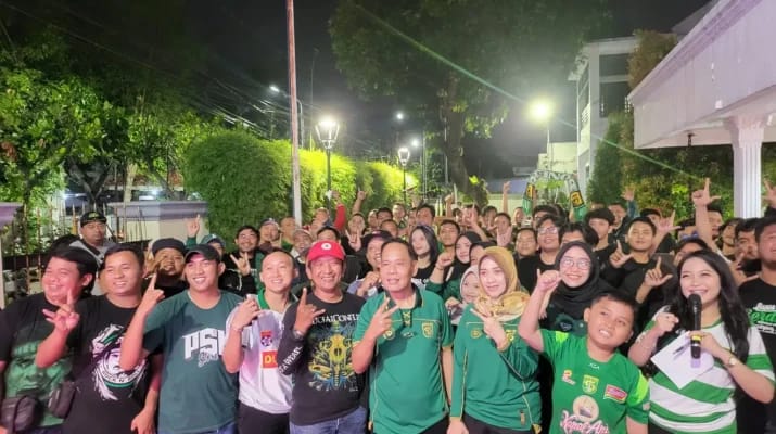 Kaji Ipuk Ajak Bonek Jadi Garda Positif Surabaya Acara silahturahmi bersama Komunitas Bonek di rumah dinas ketua DPRD Surabaya, Jalan Porong, Surabaya, Selasa (23/6/2026).