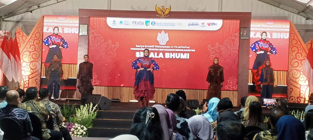 Pakaian Khas Dari Daerah Kerja ‎Kantor Perwakilan Bank Indonesia (BI) Kediri Dipamerkan Dalam Gelaran Karya Kreatif Mataraman (KKM) X DIGIMAFest 2026