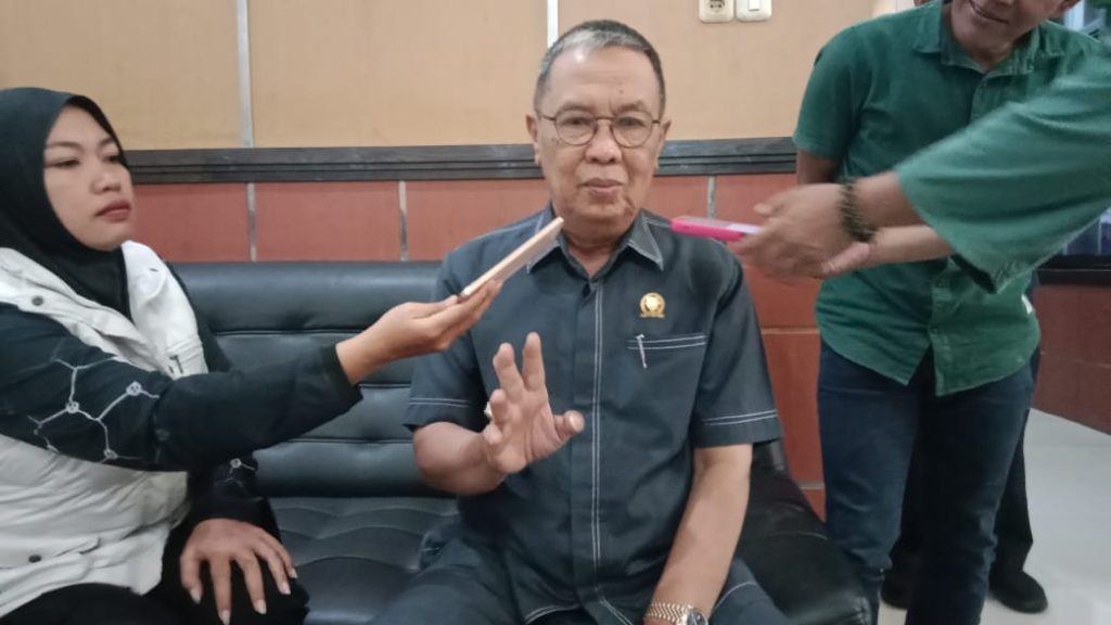 Ketua DPRD Kabupaten Bondowoso H. Ahmad Dhafir S.H, M.H. Saat dikonfirmasi. Senin (29/6/2026)
