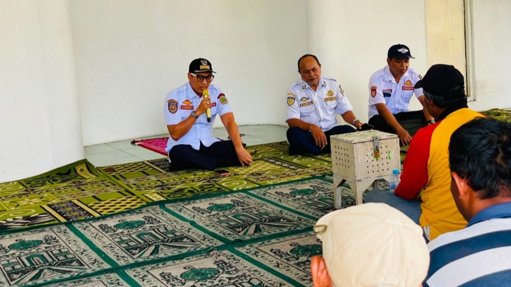 Caption : sekdishub saat memberikan paparan pada pembecak Pariwisata.