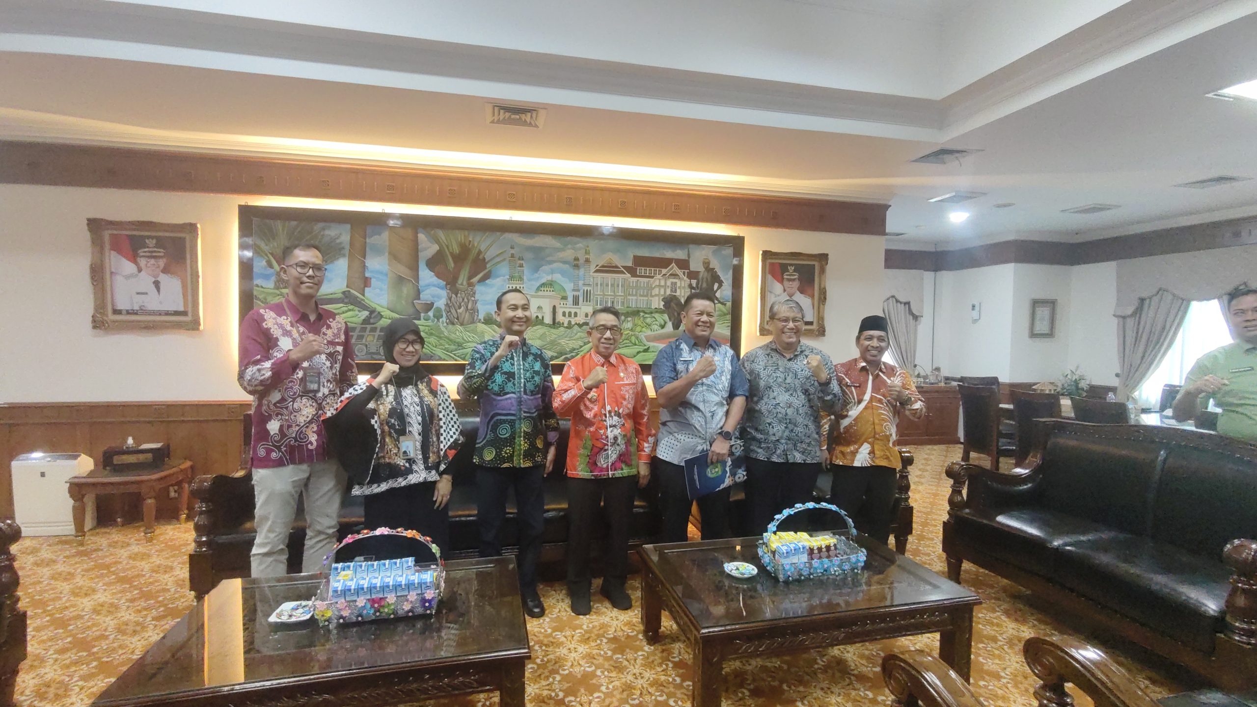 Audiensi PT. PLN bersama Bupati Kutai Timur di ruang kerja bupati, Jumat (5/7/2026) 