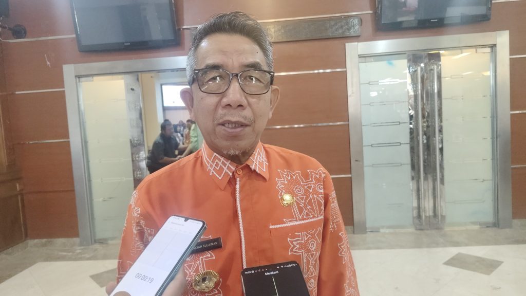 Ardiansyah Sulaiman, Bupati Kutai Timur saat diwawancarai di Kantor Bupati Kutim, Jumat (5/7/2026) (wahyudi/GOnews.id)