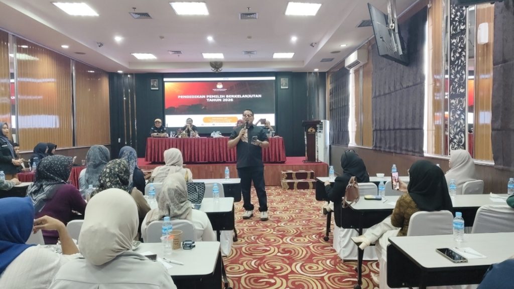 KPU Kaltim Puji Edi Pasaribu, Soroti Politisi yang Dekat Hanya Saat Pemilu Anggota Komisi II DPR RI Dapil Kaltim Edi Oloan Pasaribu di Hotel Royal Victoria, Sangatta Utara, Kabupaten Kutai Timur, Minggu (14/6/2026), (dok.GOnews.id)