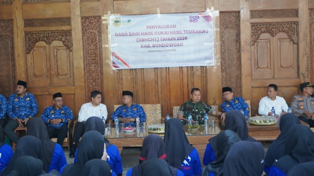 BLT DBHCHT 2026 Mulai Cair, 7.179 Buruh Rokok Bondowoso Terima Bantuan Rp600 Ribu Wakil Bupati Bondowoso, As'ad Yahya Syafi'i, saat melakukan monitoring dan evaluasi di Pabrik Rokok Cahaya Bukit Sukawringin, Desa Banyuputih, Kecamatan Wringin, Rabu (17/6/2026). (Doni/GOnews.id)