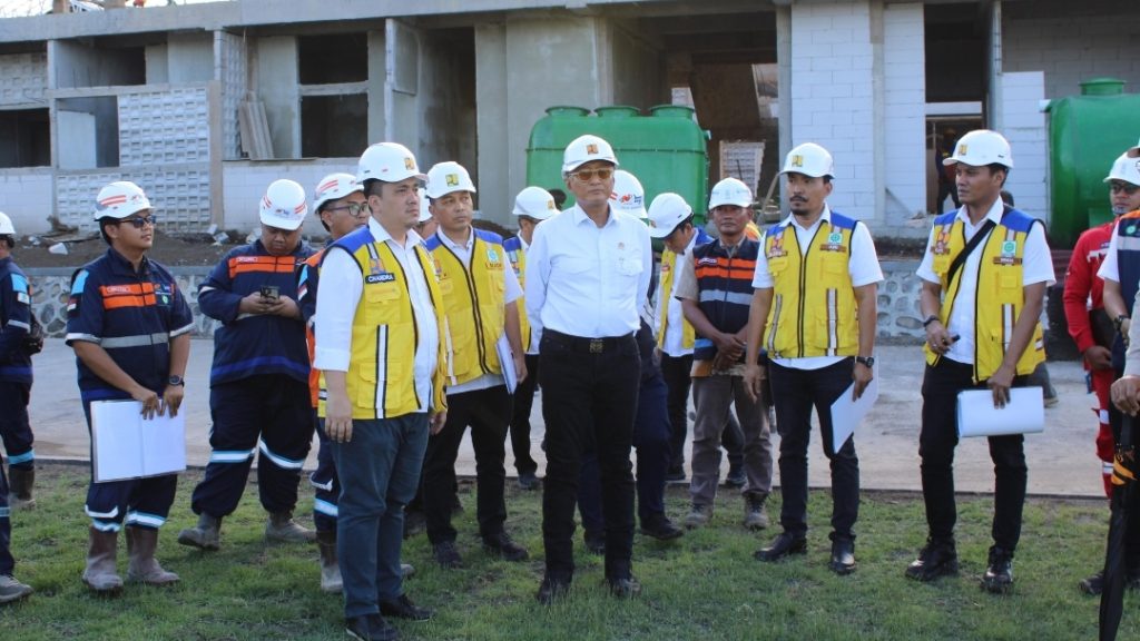 Menteri PU Pantau Proyek Sekolah Rakyat Banyuwangi Menteri Pekerjaan Umum (PU) Dody Hanggodo Tinjau Pembangunan Sekolah Rakyat Banyuwangi. (Dok. Kementerian PU)
