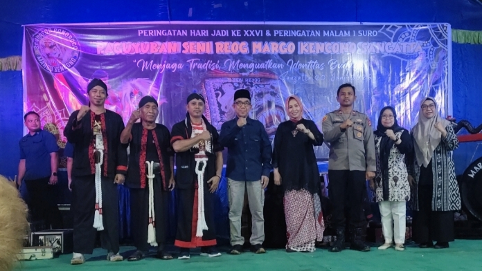 Anggota DPRD Kaltim Sulasih saat menghadiri HUT ke-26 Paguyuban Seni Reog Margo Kencono di Sangatta Utara, Sabtu (20/6/2026) (wahyu/GOnews.id)