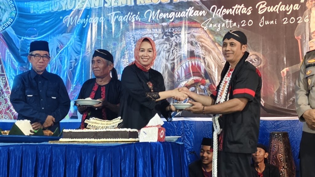 Hadiri HUT Ke-26 Margo Kencono, Sulasih Tekankan Pentingnya Pelestarian Seni Tradisional bagi Generasi Muda Anggota DPRD Kaltim Sulasih saat menghadiri HUT ke-26 Paguyuban Seni Reog Margo Kencono di Sangatta Utara, Sabtu (20/6/2026) (wahyu/GOnews.id)