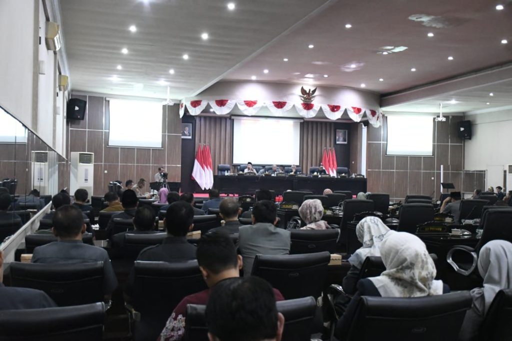Di Balik Opini WTP, Fraksi PDIP Soroti Tata Kelola APBD Bondowoso 2025 Suasana rapat paripurna DPRD Bondowoso, Kamis (2/7/2026). (Doni/GOnews.id)